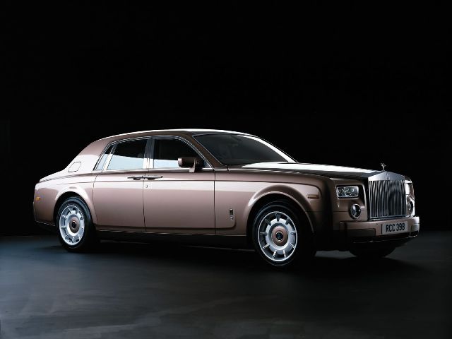 Rolls-Royce Phantom — мужской автомобиль для состоятельных людей