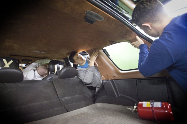 Как перетянуть потолок автомобиля своими руками