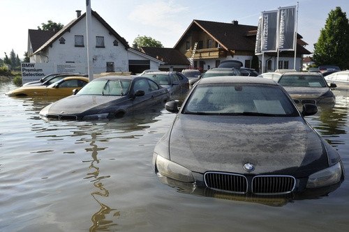 Затопленные автомобили в городах