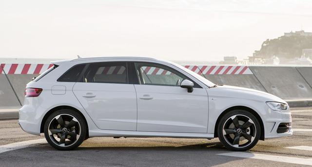 Автомобиль  Audi A3: вид сбоку