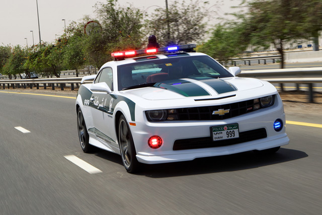 Одна из достопримечательностей Дубаи - это полицейские машины