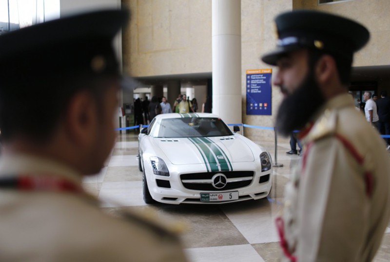 5. Mercedes-Benz SLS AMG автомобили, богатство, дубай, полиция, роскошь