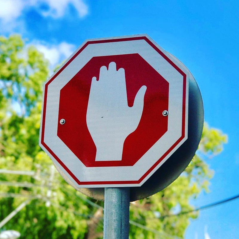 Знак "Стоп" в Израиле дорожные знаки, европейские знаки, пдд, таблички