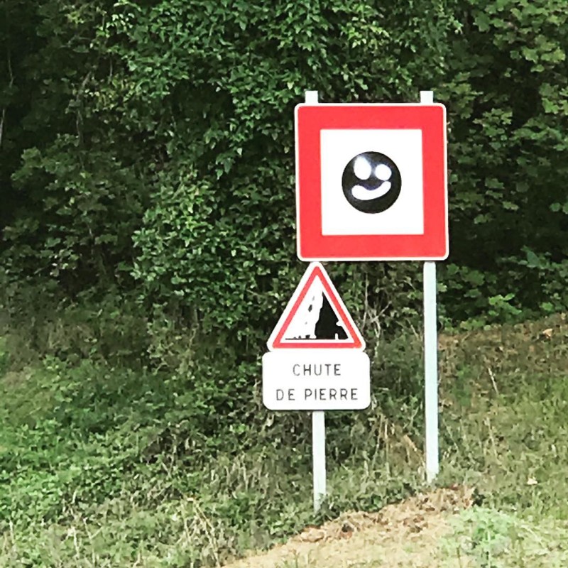 Необычные дорожные знаки, которые призывают к действию, но непонятно к какому дорожные знаки, европейские знаки, пдд, таблички
