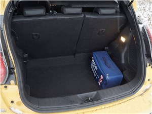 Nissan Juke 2015 багажное отделение