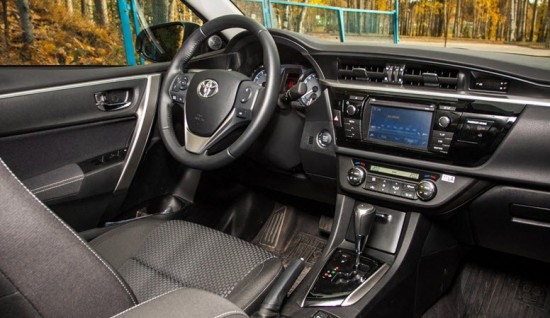 Вид изнутри Toyota Corolla 2013