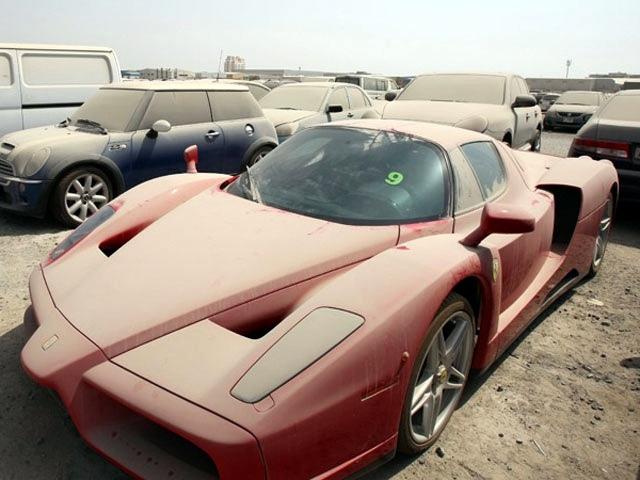 почему в Дубае бросают машины