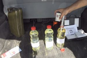 Тест качества бензина в лаборатории