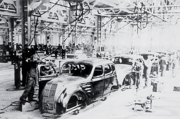 История Toyota: как вместо ткацких станков выпускать автомобили