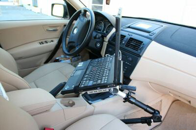 Кронштейн подойдет тем, кто часто пользуется ноутбуком или планшетником в автомобиле