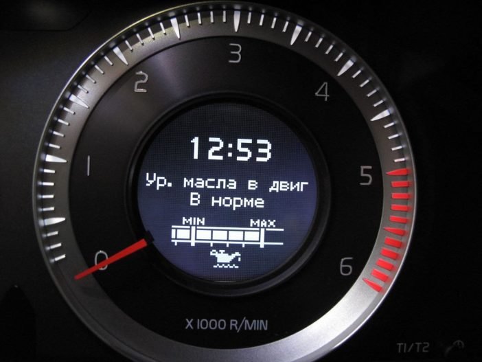 Современные автомобили проверку уровня масла возлагают на внутреннюю электронику. 