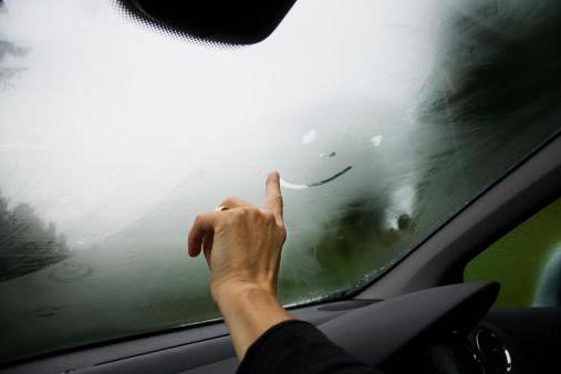 запотевание стекол в автомобиле в дождь