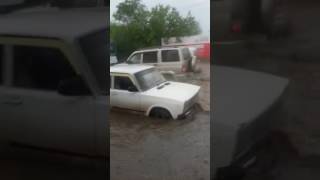 В Костанае ливень затопил пол города| Тонет Машина| 08.06.17
