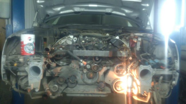 Процесс ремонта двигателя Audi A8