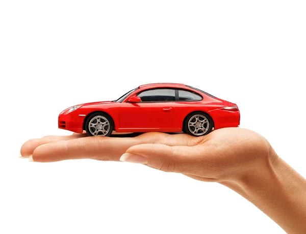 Женская рука красный игрушечный автомобиль — стоковое фото