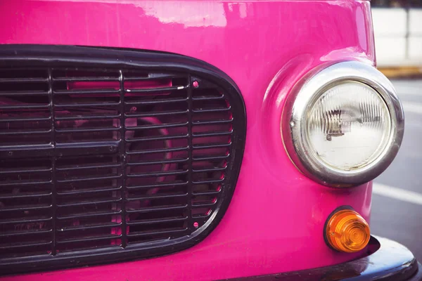 Розовый Ретро Автомобиль Круглыми Фарами — стоковое фото