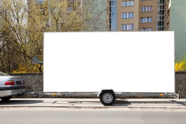 Пустой рекламный щит автомобильный прицеп — стоковое фото